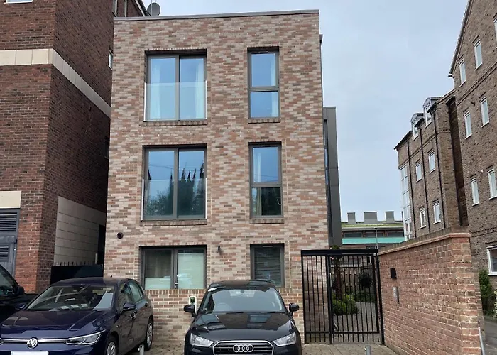 Central Modern Flat